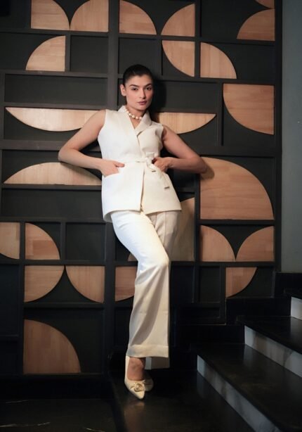 Off White Sleeveless Blazer Set | Co Ord Set